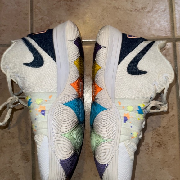 Nike Kyrie 5 "Have A Nike Day Basketball Shoes - Picture 3 of 8
